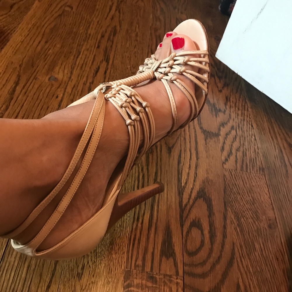 Chanel knotted heels in Beige